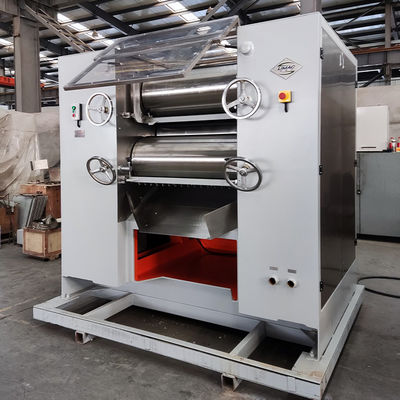 220v Bajo descargado tres molino de rodillos para la máquina de fabricación de jabón
